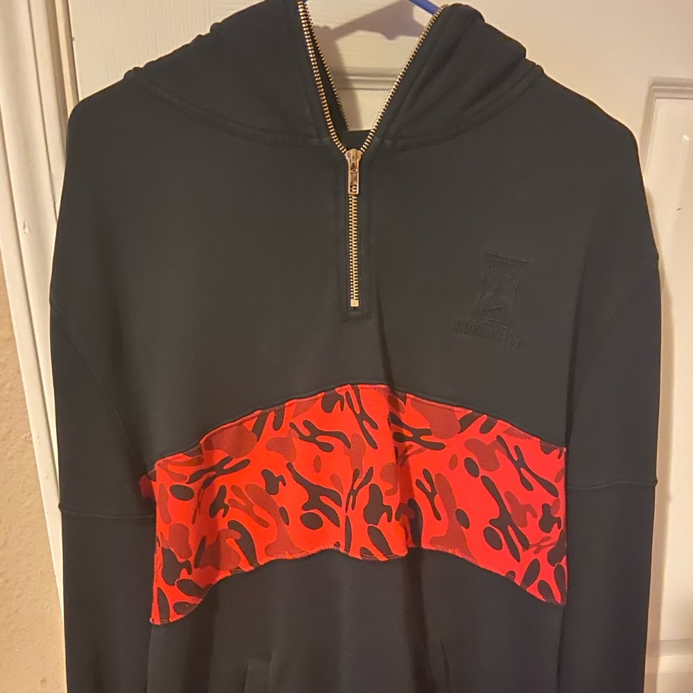 Hidden Hype Black Hoodie with golden hoodie zip up